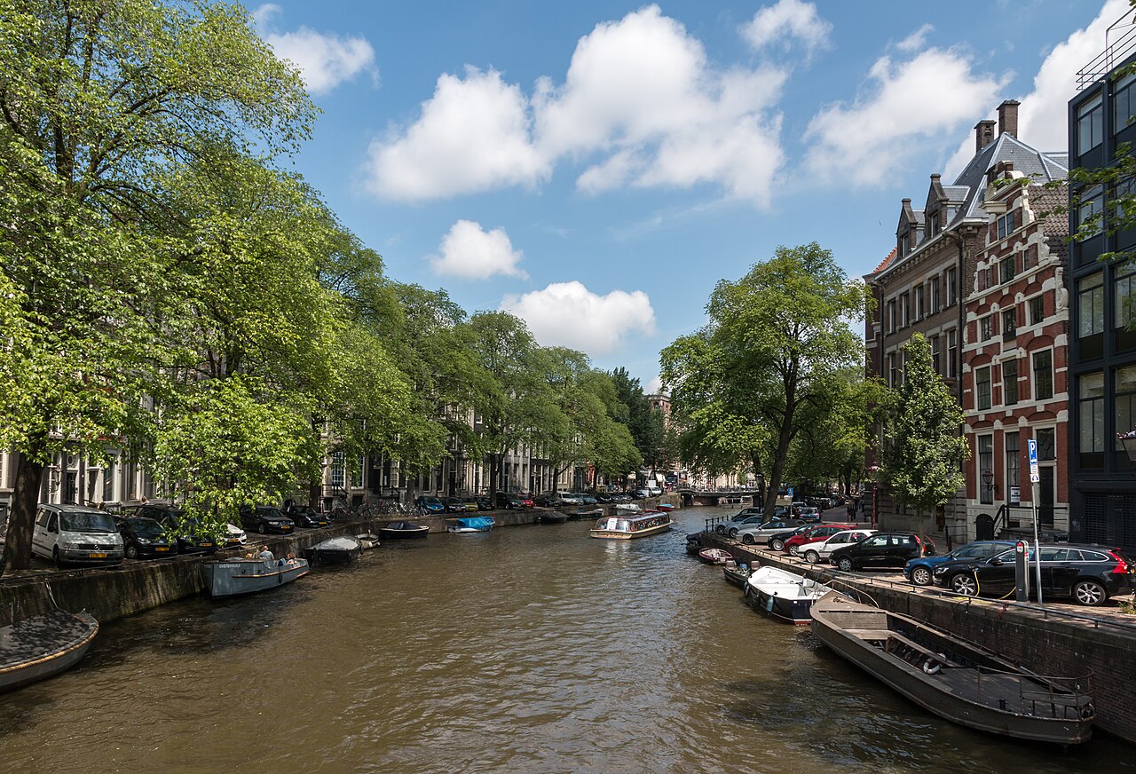 Canal houses and boats along Amsterdam’s Herengracht